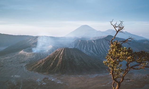 UMP Jawa Timur Terbaru 2022 - Wisata Gunung Bromo Jawa Timur