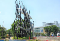 UMR Dan UMK Kota Surabaya Terbaru - Patung Sura dan Buaya, patung ini menjadi simbol dari kawasan berjuluk kota Pahlawan ini By Indonesia Kaya