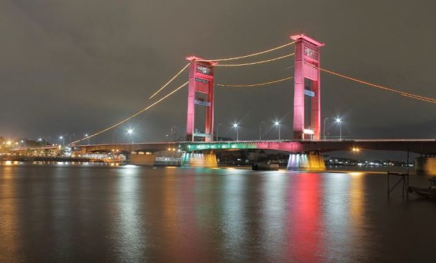 UMR Palembang 2022 - Icon Kota Palembang Jembatan Ampera By VIVA